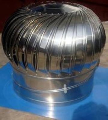 拱形屋頂上部安裝通風(fēng)帽